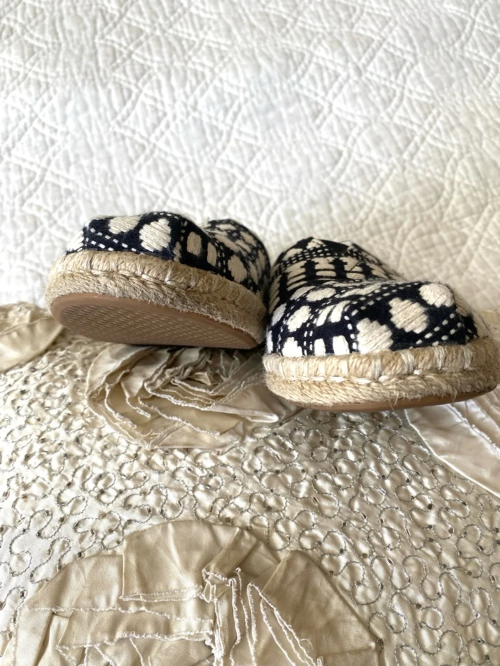 TOMS Black And White Patterned Slip On Casual Summer Espadrilles Size 7.5
